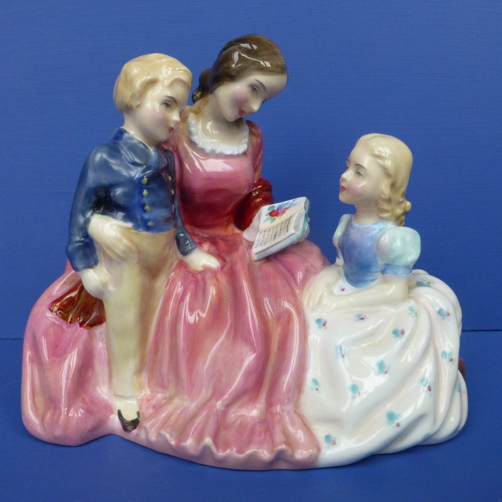 Royal Doulton Figurine - The Bedtime Story HN2059 – Peak Antiques